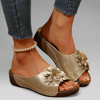 Jolanda | Elegante Orthopädische Sandalen mit Blumenmotiv – Gold