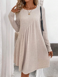 Flora - Kleid aus weichem Strickstoff – Beige