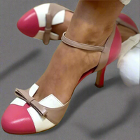 Bellarosa | Bunte Sandalen mit Knoten und Riemen, runde Zehenpartie – Rosa