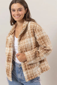 Melia | Damen-Karojacke mit Kragen und Taschen – Beige