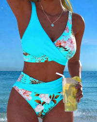 Lena | Bikini mit kontrastierendem Blumenmuster und Schlitz – Blau