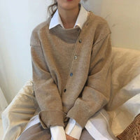 Klara - Weiche Damenstrickjacke mit diagonalem Knopfverschluss – Braun