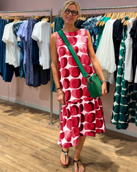 Karleshia - Bequemes Midikleid mit Rundhalsausschnitt – Rot
