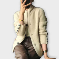 Hochgeschlossener Cardigan mit Knöpfen – Mühelose Eleganz – Beige