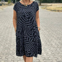 Elena | Auffälliges Sommerkleid mit Rundhalsausschnitt – Schwarz