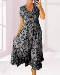 TESSA - LANGES GEMUSTERTES KLEID MIT KNOPFLEISTE – Schwarz