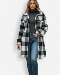 Langer Teddy-Mantel in Hemdjacken-Optik mit Karo-Muster – Schwarz
