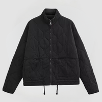 BERIT - GESTEPPTE JACKE MIT LOCKERER PASSFORM – Schwarz