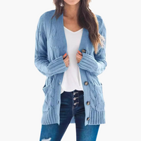Damen Strickjacke mit Knopfverschluss und Vordertaschen – Hellblau