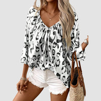 Eline | Leopard V-Ausschnitt Bluse – Weiß