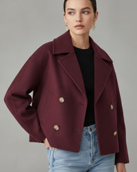 Kurze Jacke für Damen mit Reverskragen im zeitlosen zweireihigen Design – Rot