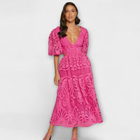 Elegantes Kleid mit feinen Akzenten – Rosa