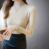 REGINA - ENG ANLIEGENDER FEINSTRICKPULLOVER – Camel