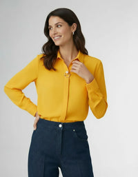 Elegante Langarm Bluse für Damen mit verdeckter Knopfleiste und dekorativer Schmuckspange – Gelb