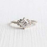 Luxuriöser Ring mit Zirkonia aus Gold und Silber – Silber