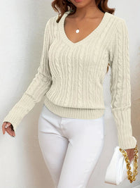 Seylilah | Solider Pullover mit V-Ausschnitt und Zopfmuster – eleganter Langarmpullover – Beige
