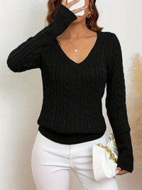 Seylilah | Solider Pullover mit V-Ausschnitt und Zopfmuster – eleganter Langarmpullover – Schwarz