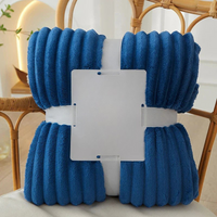 Breit gestreifte Flanell-Fleecedecke – warm für Herbst und Winter, ideal als Bettdecke oder Kuscheldecke – Dunkelblau
