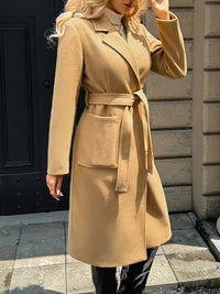 Lirianie | Eleganter langer Mischmantel mit Gürtel - einfarbig, gewebtes Polyester – Camel
