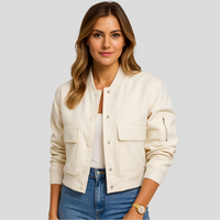 Kurzer Pilotenblouson für Damen – Klappentaschen und Druckknopfverschluss – Weiß