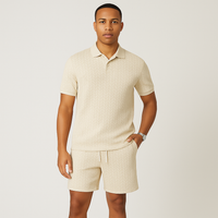 2-teiliges Jacquard-Strickset für Herren – Kurzarm-Oberteil mit Kragen und einfarbige Shorts – Aprikose