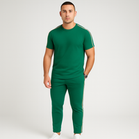 Retro-Streetwear-Set für Herren – Loose Fit T-Shirt mit Seitenstreifen und passender Hose – Grün