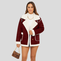 Isabella | Plüschige Winterjacke mit Knopfverschluss und Revers – Dunkelrot