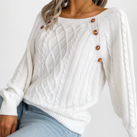 Eleganter Zopfmuster-Pullover – Mit Knopfdetails – Weiß