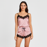Gestreiftes Pyjama-Set für Damen – V-Ausschnitt-Top mit Satin-Shorts – Hellrosa