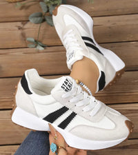 Halima – Bequeme Retro-Turnschuh Mit Schnürung – Weiß