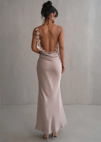 Delilah | Floral Back Maxikleid – Aprikose