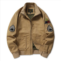 GÖTZ - BOMBERJACKE MIT MILITÄRISCHEN AUFNÄHERN – Khaki