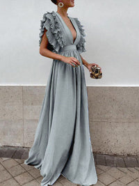 langes Maxikleid mit Rüschen und elegantem, fließendem, tiefem Ausschnitt – Grau
