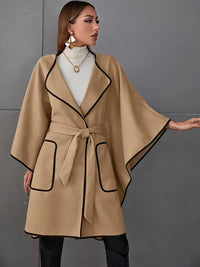 Rernelaha | Mantel mit Gürtel und Revers mit Kontrastbesatz, eleganter langer Batwing-Ärmel – Khaki