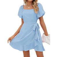 Donna - Mini-Kleid mit quadratischem Ausschnitt, Puffärmeln und Gürtelschärpe – Hellblau