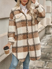 Clionessa | Sherpa-Mantel mit Gingham-Knopfleiste, lässig, langärmelig – Hellbraun