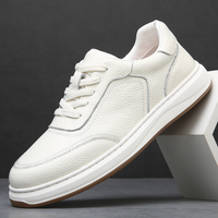 Turnschuhe aus Leder – Weiß
