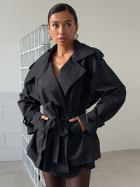 Damen Modische Kurztrenchjacke mit Taillenknoten und großzügigen Taschen – Schwarz