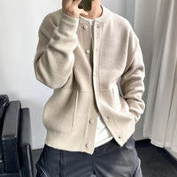 TIM -  MIT KNÖPFENSTRICKJACKE – Beige