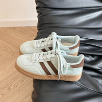 Damen Sneakers mit hochwertigem Velours-Obermaterial und rutschfester Gummisohle – Olivbraun