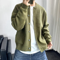 TIM -  MIT KNÖPFENSTRICKJACKE – Grün