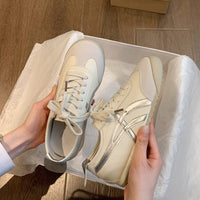 Damen modische Sneakers mit atmungsaktivem Obermaterial und sportlichem Design – Silber