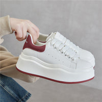 Damen Modische Plateau Sneakers mit elastischen Schnürsenkeln und trendiger Silhouette – Rot