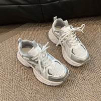 Damen Bequeme Sport Sneakers mit atmungsaktivem Obermaterial und dämpfender Sohle – Silbergrau