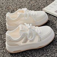 Damen Sportliche Sneakers mit atmungsaktiver Netzstruktur und stoßdämpfender Sohle – Cremeweiß