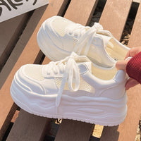 Damen Trendige Sneakers mit luftiger Mesh-Oberfläche und ergonomischer Plateau-Sohle – Weiß