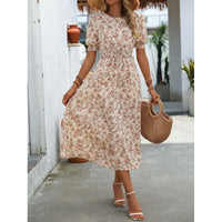 Amelia - Kleid mit Rundhalsausschnitt und Blumenmuster – Aprikose
