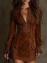 Gina™ – Kurzes Kleid aus Wildleder mit Spitze – Feminin & Saffiniert – Braun