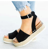 Anne Wedge - Flache Sandalen – Schwarz