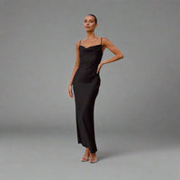 Claudia | Elegantes Satin-Kleid für unvergessliche Anlässe – Schwarz